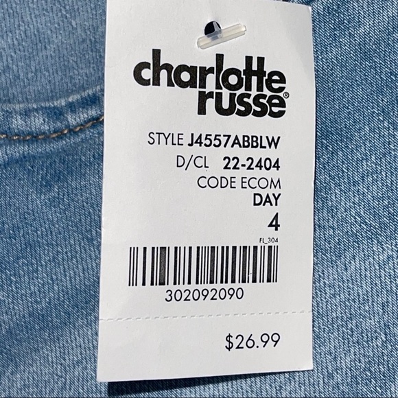 NEW Refuge Fray Hem Light Wash Jean Shorts 4 - Picture 7 of 14